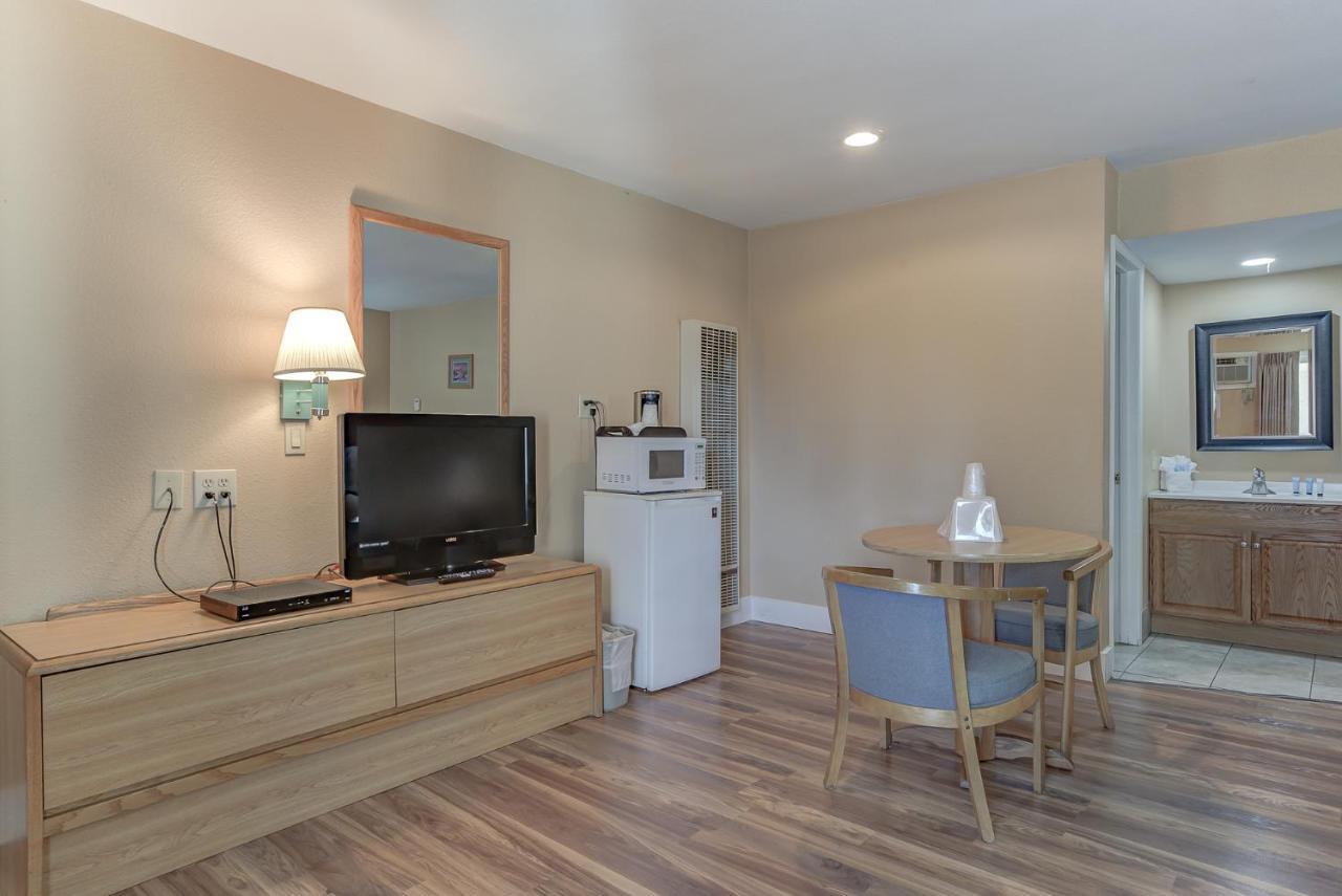 Shasta Pines Motel & Suites Burney Extérieur photo