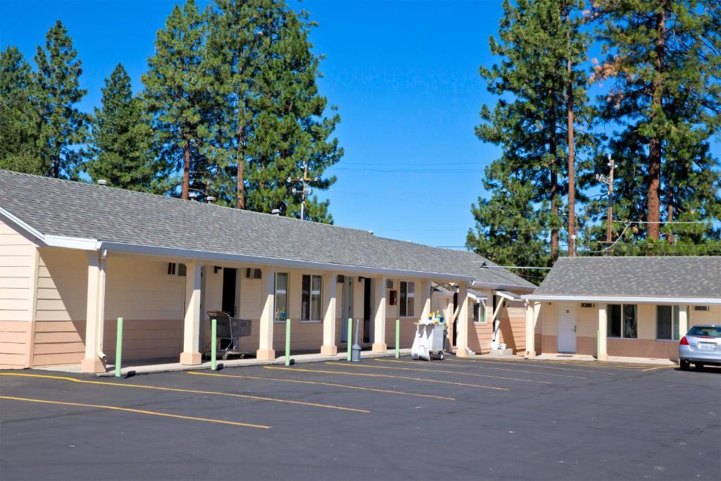 Shasta Pines Motel & Suites Burney Extérieur photo