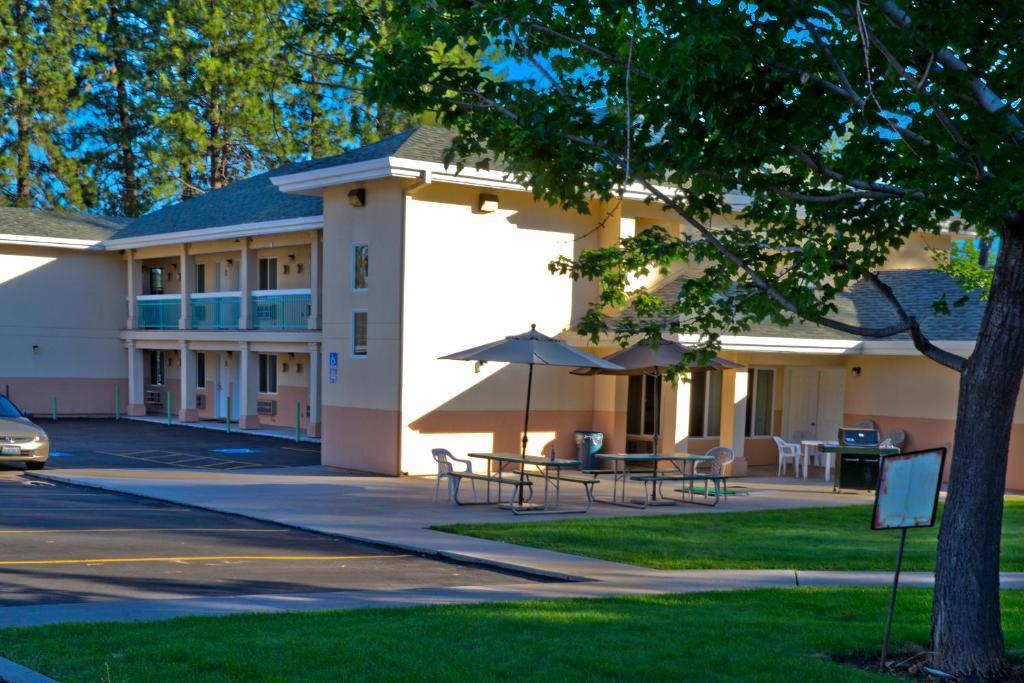 Shasta Pines Motel & Suites Burney Extérieur photo