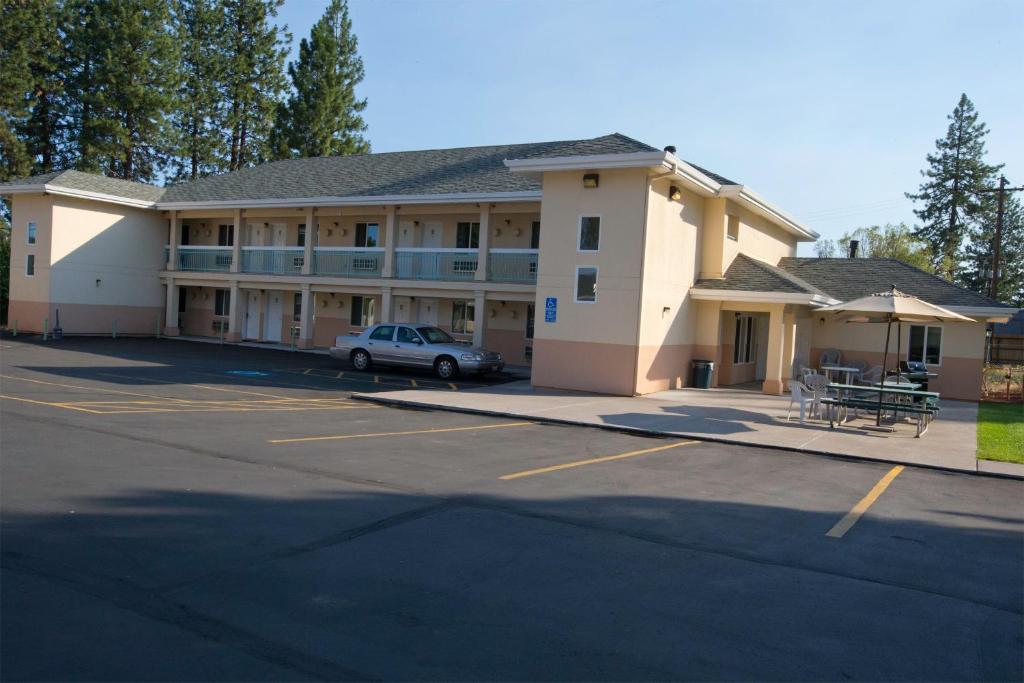 Shasta Pines Motel & Suites Burney Extérieur photo