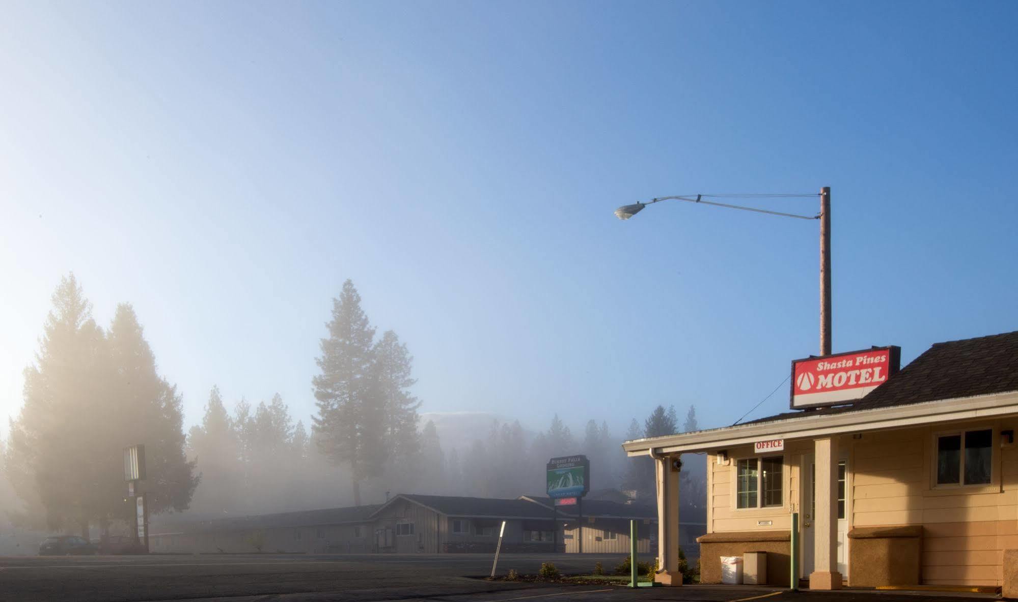 Shasta Pines Motel & Suites Burney Extérieur photo
