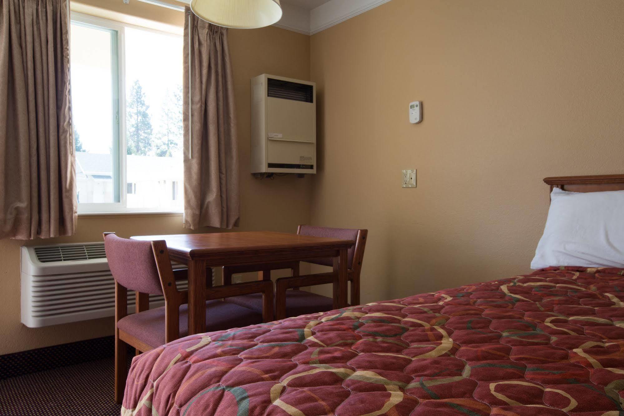Shasta Pines Motel & Suites Burney Extérieur photo