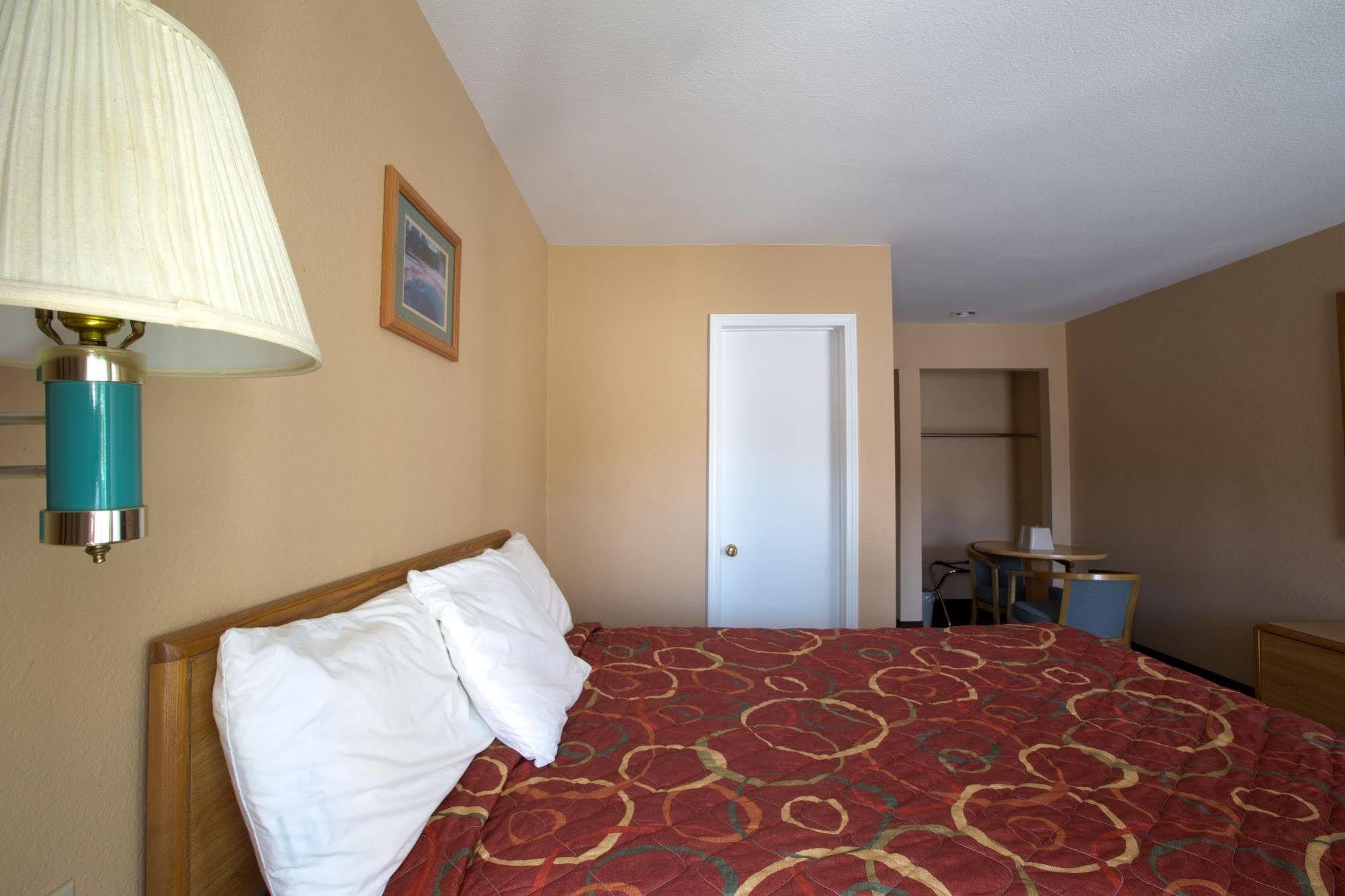 Shasta Pines Motel & Suites Burney Extérieur photo